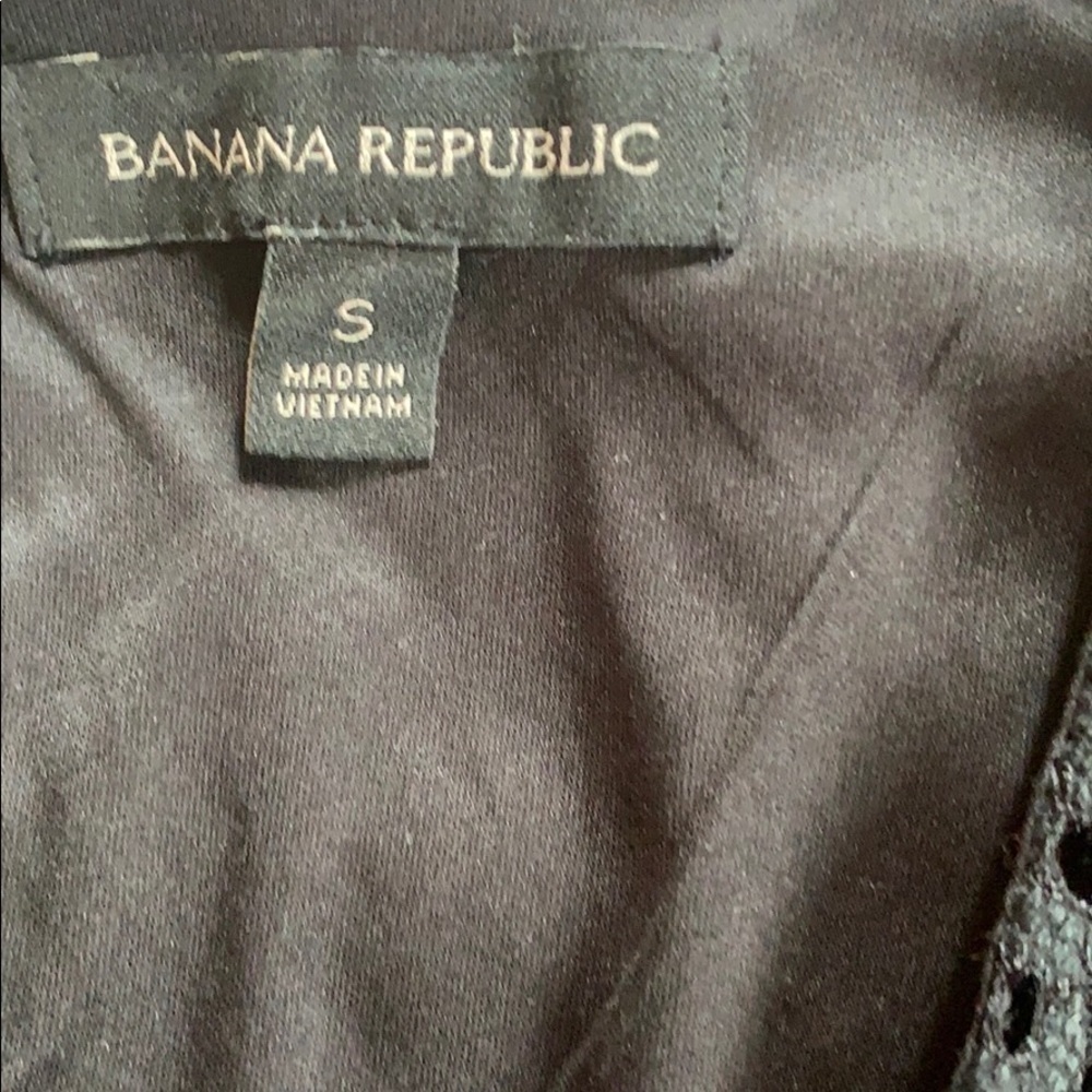 EUC Banana Republic black blouse, size small - Picture 3 of 4